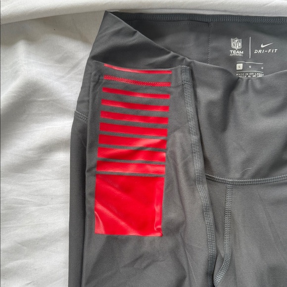 Nike Women’s Patriots Charcoal and Crimson Leggings - Picture 3 of 5